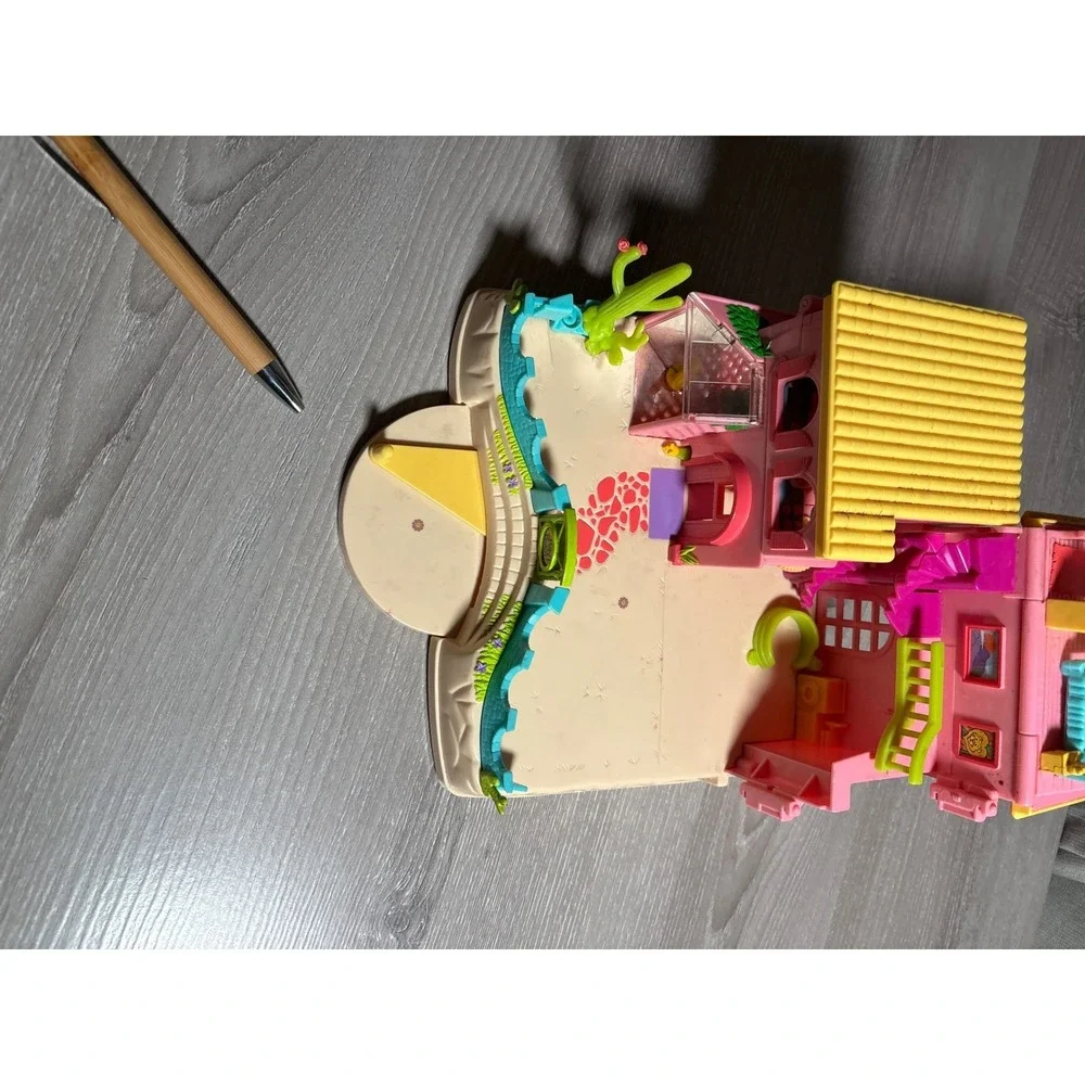 Vintage Polly Pocket Magnetic Pet Adventure Pink House Playset with Dog Figure